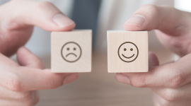 Simon-Kucher Rating Economy - Hands holding blocks of ratings