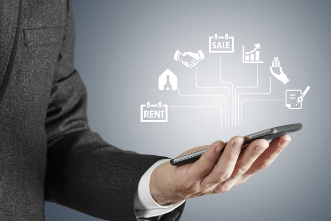 Man holding smartphone