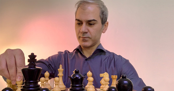 Ruefet playing chess
