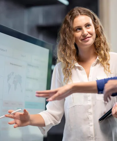 woman explaining an analysis