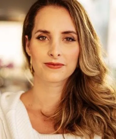  Caroline Reis 