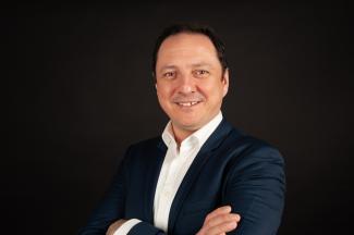 Headshot-Oktay