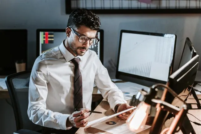 Banking leader assessing and understanding revenue leakage