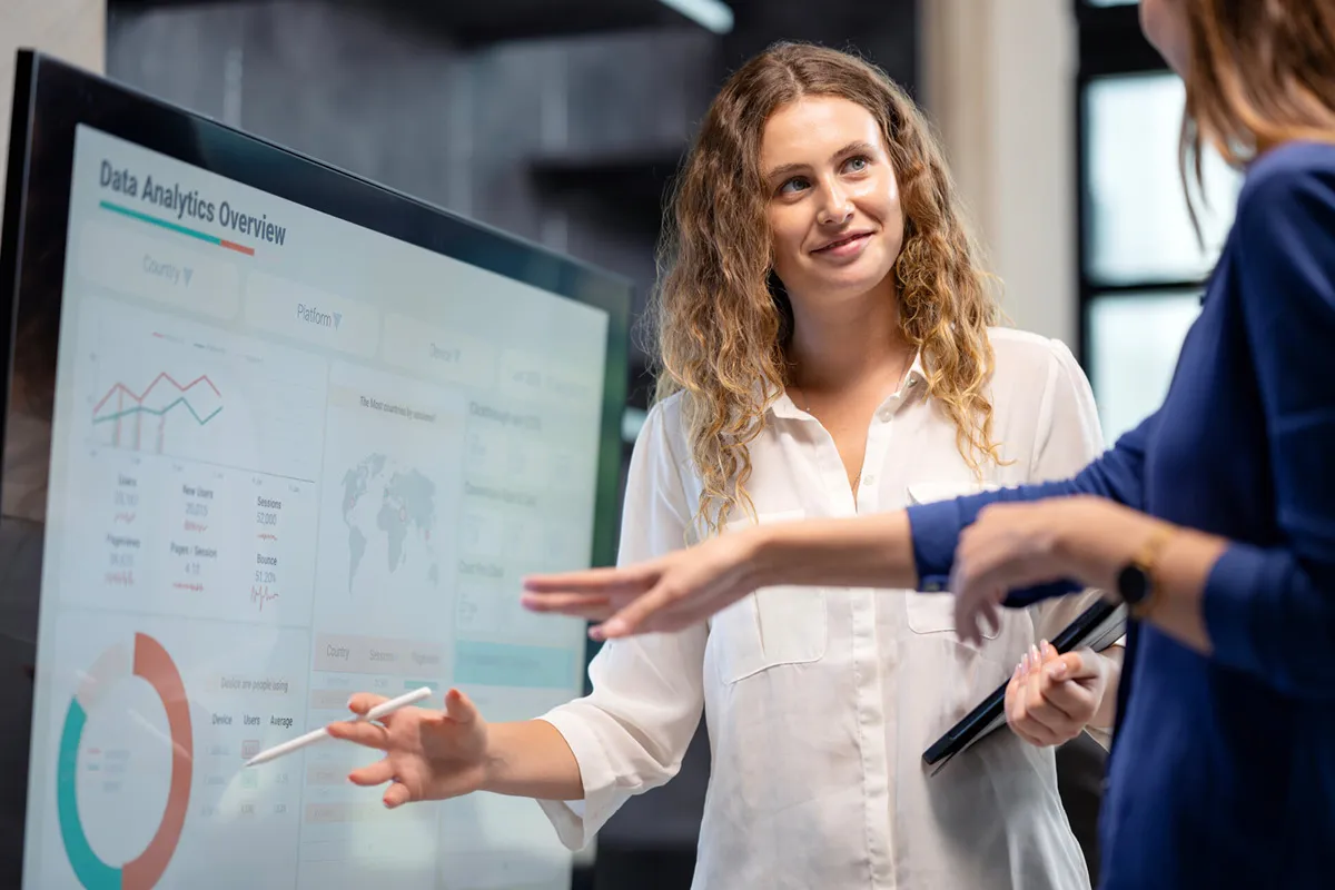 woman explaining an analysis